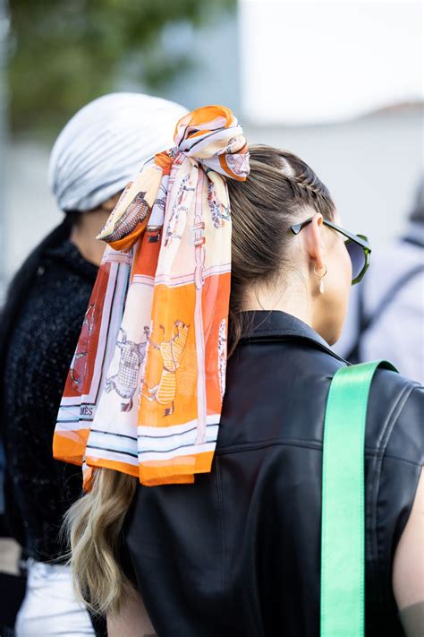 foulard louis vuitton come indossare|Come indossare il foulard in 6 idee styling di tendenza .